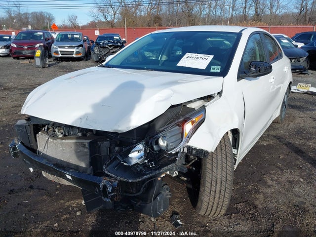 3KPF24AD8ME273858 KIA Forte Lxs