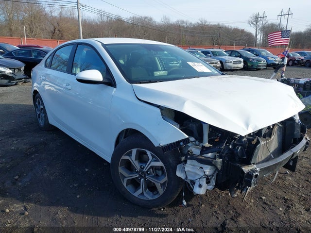 3KPF24AD8ME273858 KIA Forte Lxs