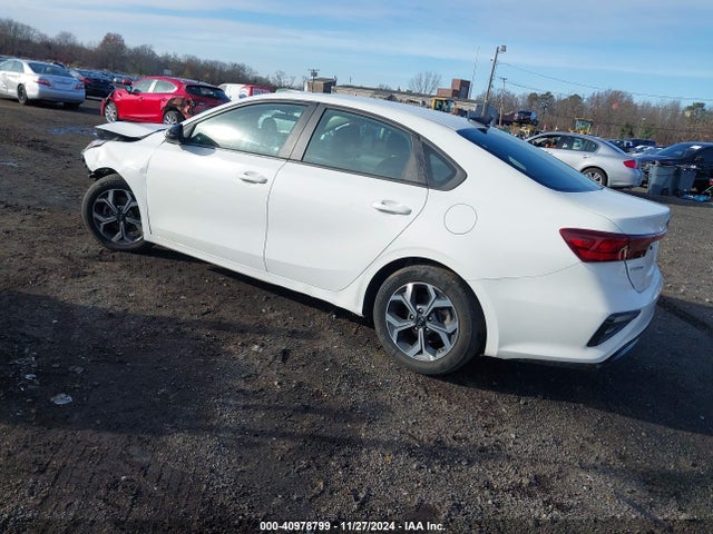 3KPF24AD8ME273858 KIA Forte Lxs