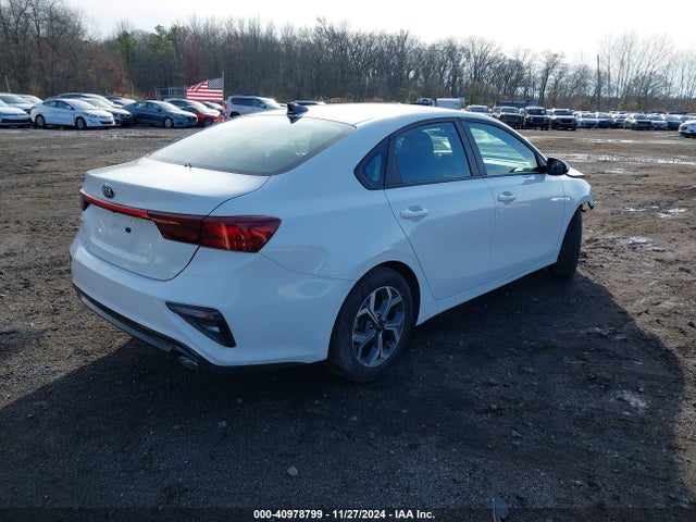 3KPF24AD8ME273858 KIA Forte Lxs