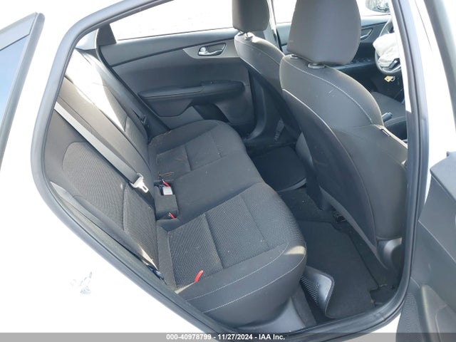 3KPF24AD8ME273858 KIA Forte Lxs