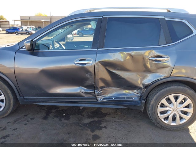 Nissan ROGUE S 2017 JN8AT2MT4HW151187 Image 14