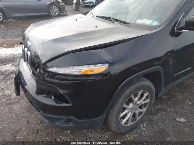 1C4PJMCB0HW590659 Jeep Cherokee Latitude 4x4