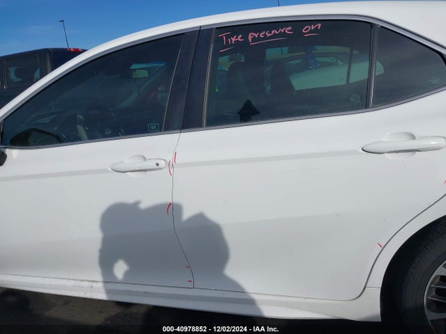 Toyota CAMRY SE 2018 4T1B11HK2JU573019 Image 14