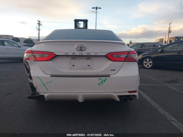 Toyota CAMRY SE 2018 4T1B11HK2JU573019 Image 16