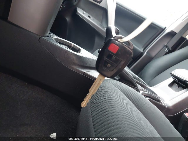Toyota RAV4 LE 2017 2T3ZFREV6HW318405 Image 11