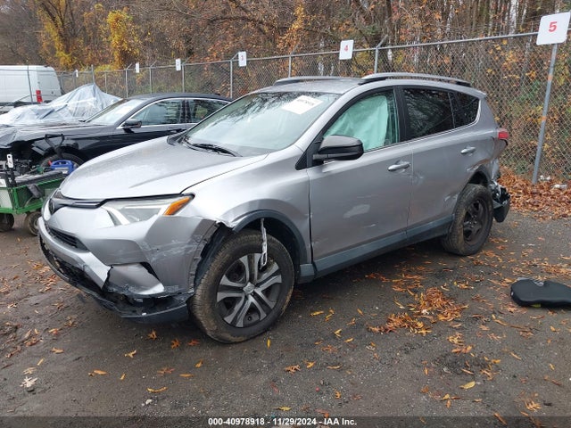 Toyota RAV4 LE 2017 2T3ZFREV6HW318405 Image 2
