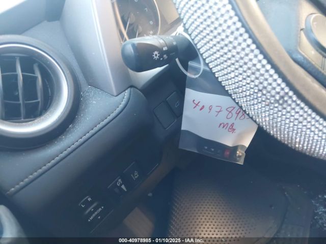 2T3WFREV3HW331762 Toyota Rav4 Xle