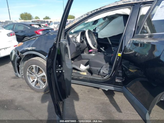2T3WFREV3HW331762 Toyota Rav4 Xle