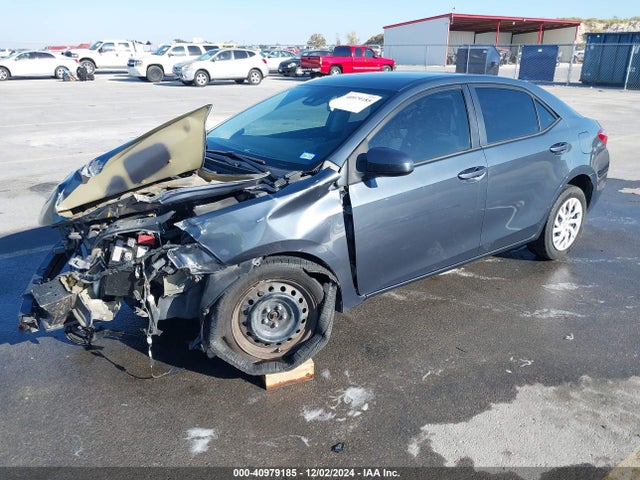 Toyota COROLLA LE 2018 5YFBURHE7JP762525 Image 2