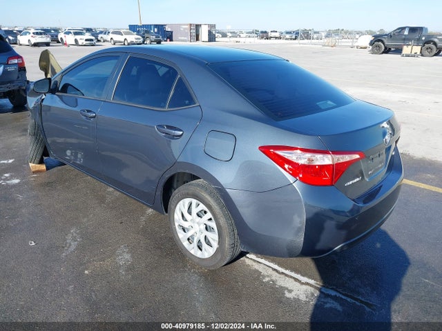 Toyota COROLLA LE 2018 5YFBURHE7JP762525 Image 3