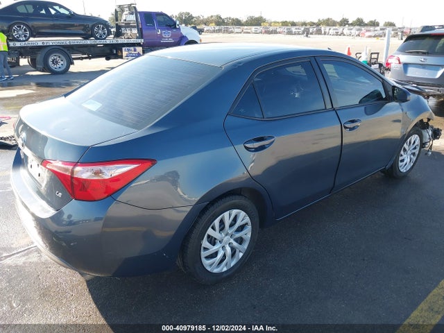 Toyota COROLLA LE 2018 5YFBURHE7JP762525 Image 4