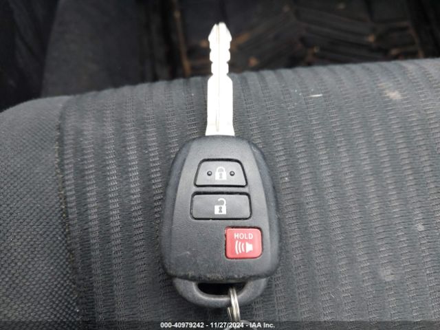 2T3BFREVXJW723044 Toyota RAV4 LE