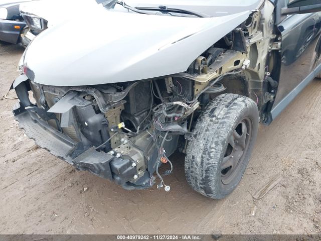 2T3BFREVXJW723044 Toyota RAV4 LE