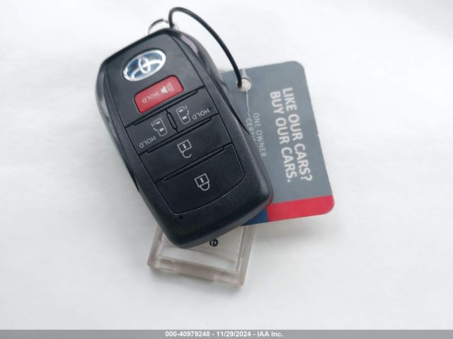 5TDKRKEC3NS101485 Toyota SIENNA LE