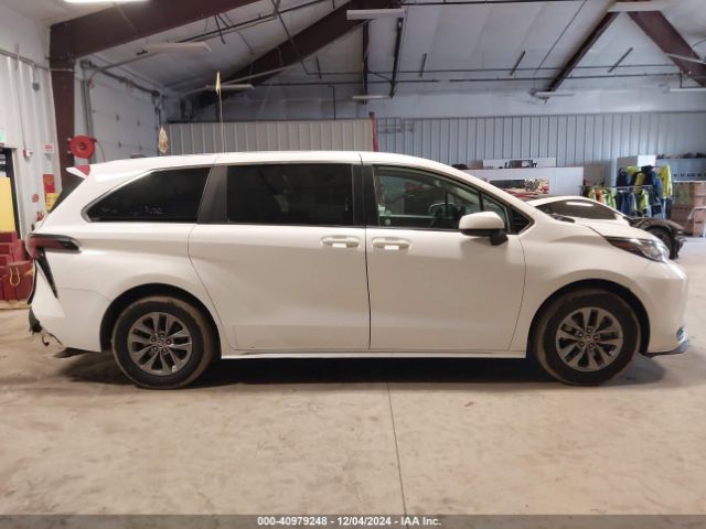 5TDKRKEC3NS101485 Toyota SIENNA LE