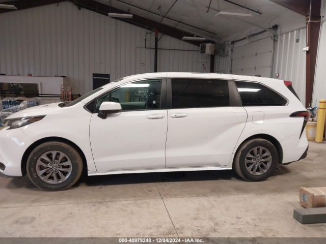 5TDKRKEC3NS101485 Toyota SIENNA LE