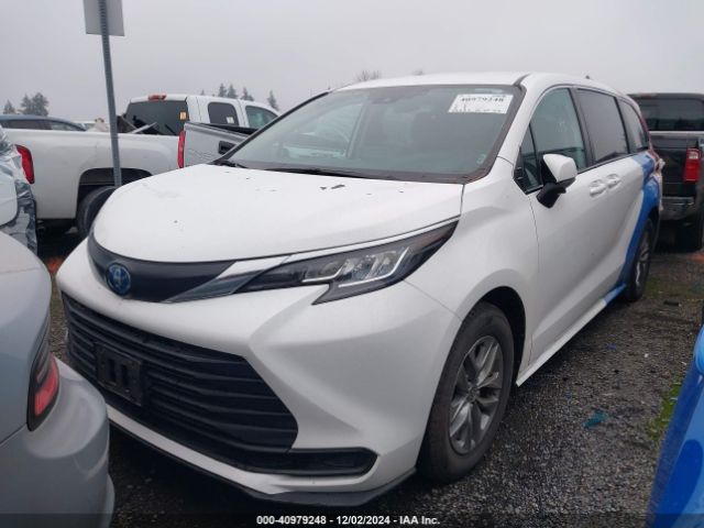 5TDKRKEC3NS101485 Toyota SIENNA LE