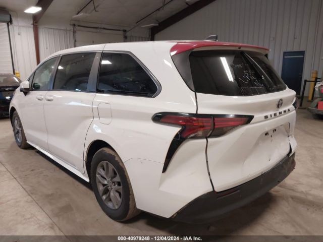 5TDKRKEC3NS101485 Toyota SIENNA LE