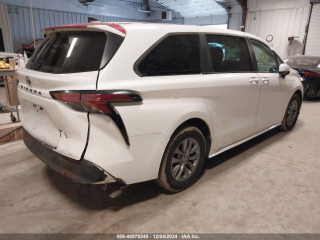 5TDKRKEC3NS101485 Toyota SIENNA LE