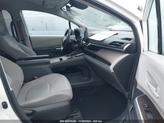 5TDKRKEC3NS101485 Toyota SIENNA LE