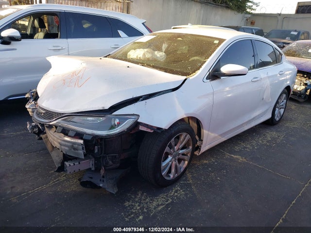 Chrysler 200 Limited 2015 1C3CCCAB0FN746891 Image 2