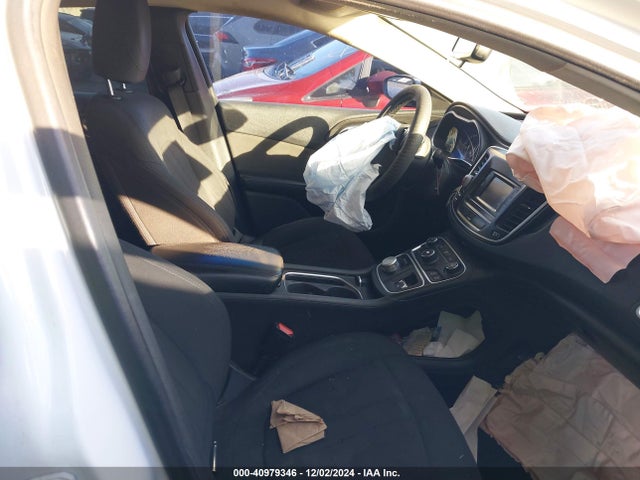 Chrysler 200 Limited 2015 1C3CCCAB0FN746891 Image 5