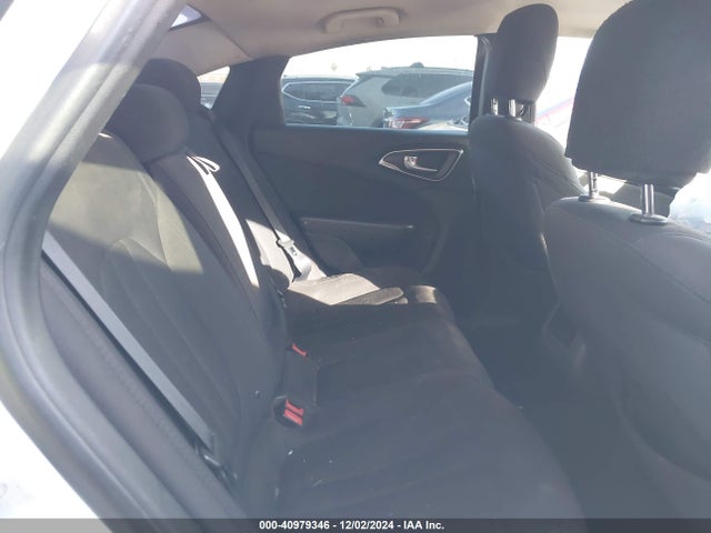 Chrysler 200 Limited 2015 1C3CCCAB0FN746891 Image 8