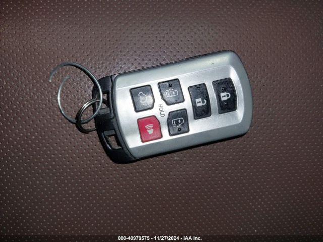 5TDDK3DC2GS138678 Toyota Sienna Limited Premium 7 Passenger