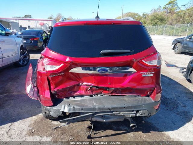 1FMCU0J9XEUA61432 Ford Escape Titanium