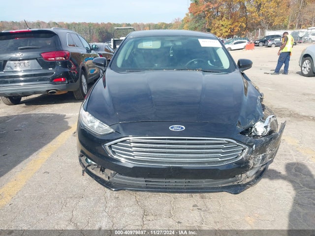 3FA6P0HDXJR157605 Ford FUSION SE