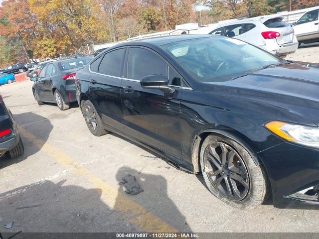 3FA6P0HDXJR157605 Ford FUSION SE