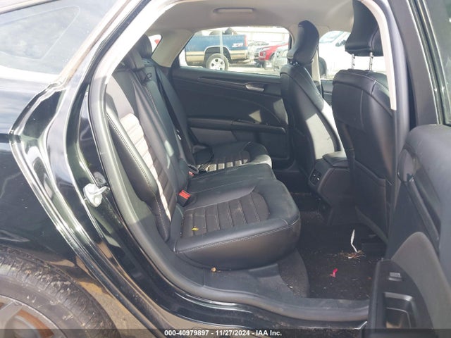 3FA6P0HDXJR157605 Ford FUSION SE