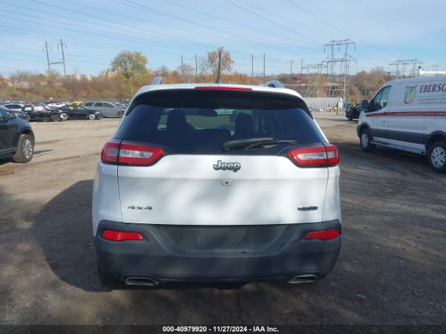 1C4PJMCS9HW658070 Jeep Cherokee Latitude 4x4