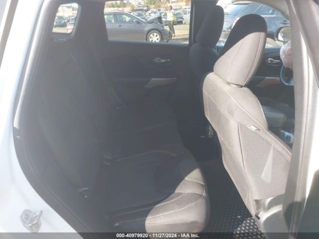 1C4PJMCS9HW658070 Jeep Cherokee Latitude 4x4