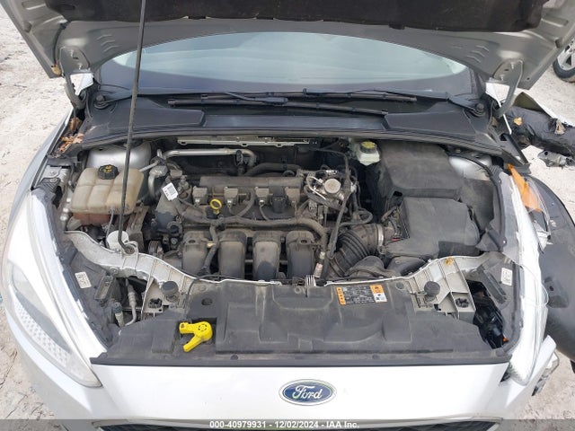 Ford FOCUS SE 2017 1FADP3K29HL216121 Image 10