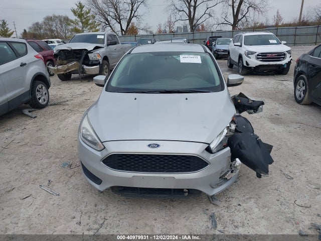 Ford FOCUS SE 2017 1FADP3K29HL216121 Image 12