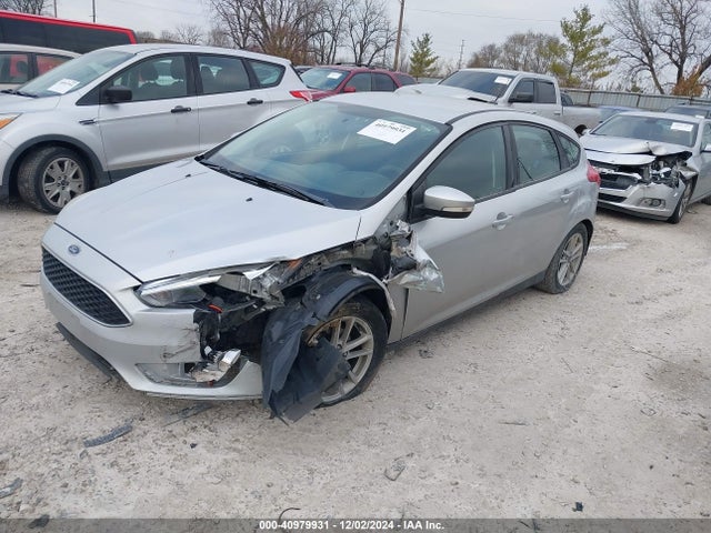 Ford FOCUS SE 2017 1FADP3K29HL216121 Image 2