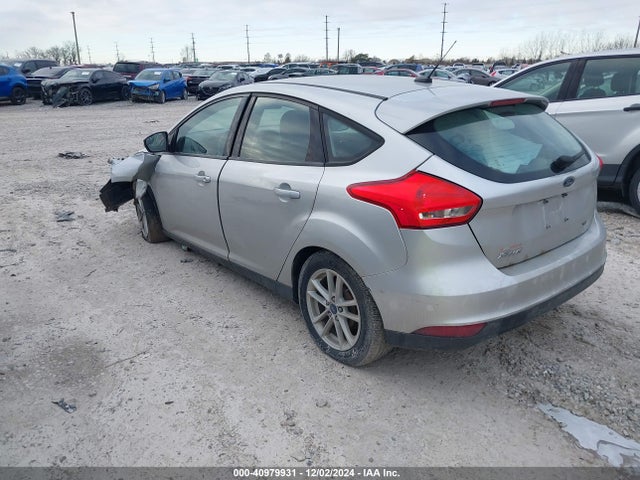 Ford FOCUS SE 2017 1FADP3K29HL216121 Image 3
