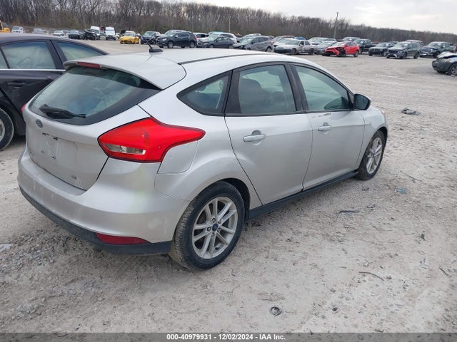 Ford FOCUS SE 2017 1FADP3K29HL216121 Image 4