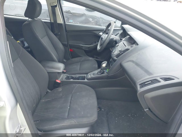 Ford FOCUS SE 2017 1FADP3K29HL216121 Image 5