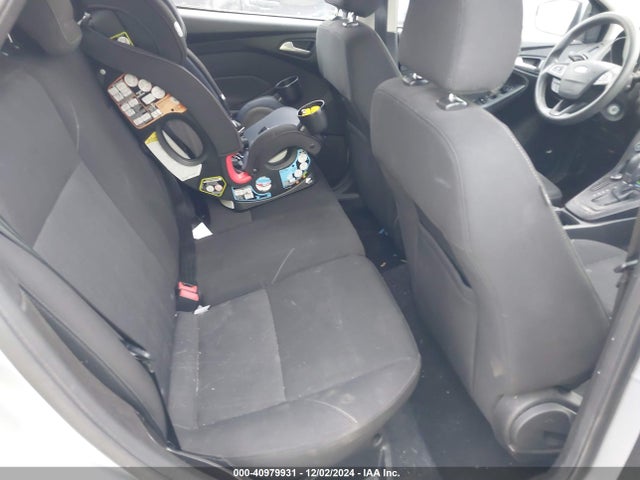 Ford FOCUS SE 2017 1FADP3K29HL216121 Image 8