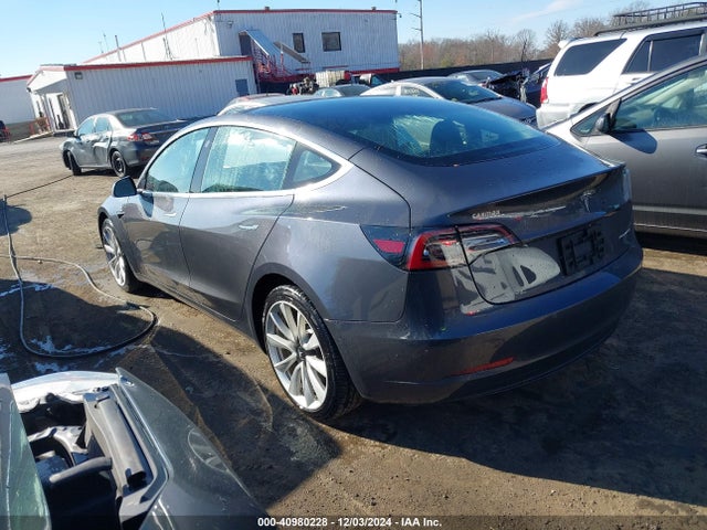 2018 TESLA MODEL 3 5YJ3E1EB1JF115773 Photo 2