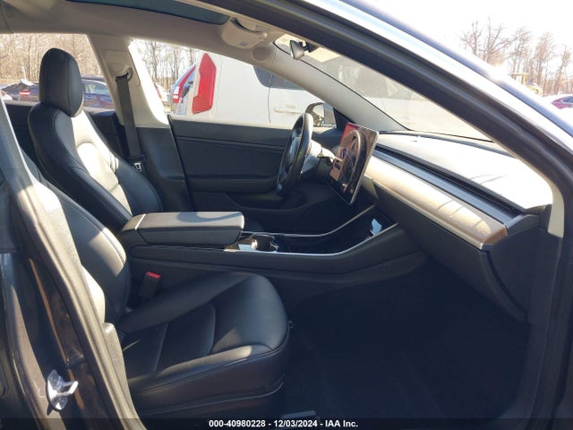 2018 TESLA MODEL 3 5YJ3E1EB1JF115773 Photo 4