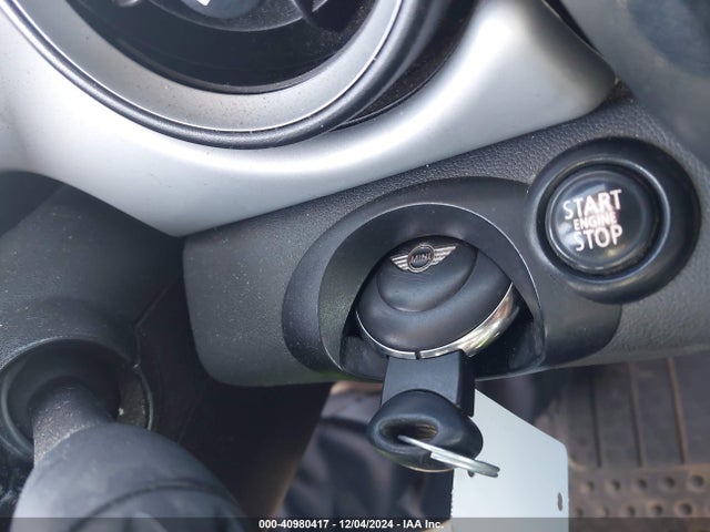2010 MINI COOPER WMWMF3C52ATZ24221 Photo 10