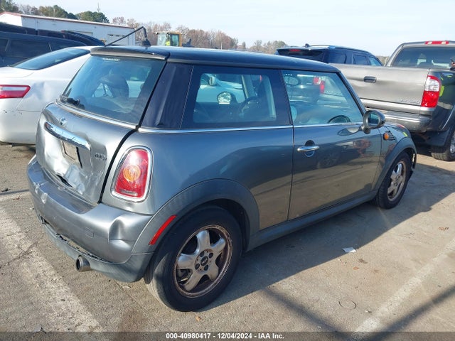 2010 MINI COOPER WMWMF3C52ATZ24221 Photo 3