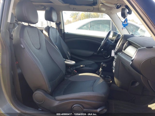 2010 MINI COOPER WMWMF3C52ATZ24221 Photo 4
