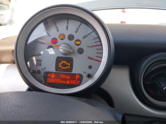 2010 MINI COOPER WMWMF3C52ATZ24221 Photo 6