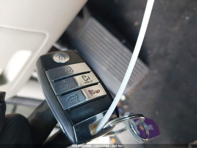 KIA SEDONA LX 2017 KNDMB5C15H6335664 Image 11