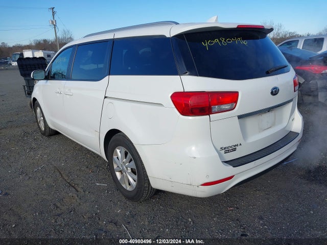 KIA SEDONA LX 2017 KNDMB5C15H6335664 Image 3